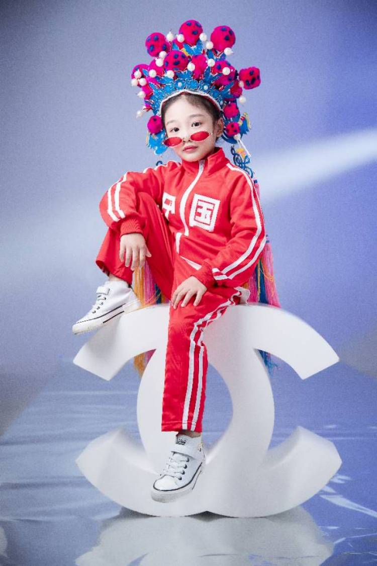 🍀夏_老司-江苏省·南京市·江宁区-抖音-身高115 体重39 上镜会摆拍 可以自行拍照修图 可接寄拍童装