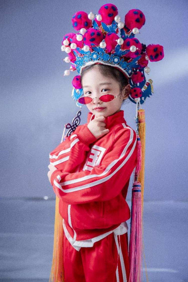 🍀夏_老司-江苏省·南京市·江宁区-抖音-身高115 体重39 上镜会摆拍 可以自行拍照修图 可接寄拍童装