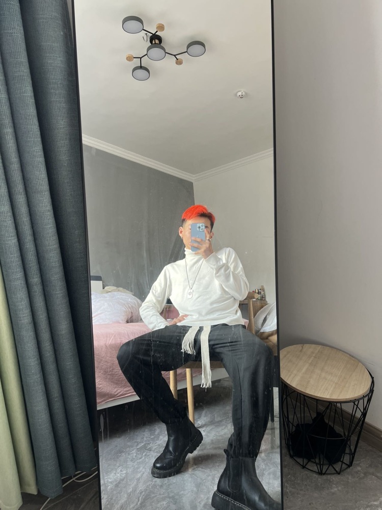 吴帅💨-江苏省·无锡市·新吴区-抖音 快手-接寄拍 平时喜欢拍照 服装 鞋子 饰品等都可以 会发朋友圈快手抖音等app