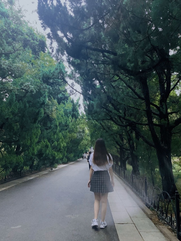 一只小锦李-山东省·青岛市·城阳区--167,110 时间比较自由,喜欢好看的衣服,热爱服装搭配,美术专业,有一定的审美基础。可接寄拍服装,买家秀等