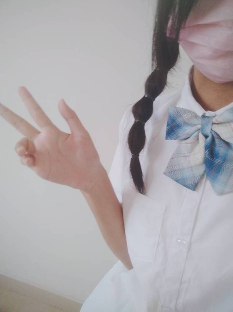 见面就心动.-江苏省·苏州市·昆山市-抖音,快手-我是一名学生,15岁,快手有1000多粉丝,抖音有3000多粉丝,可拍jk等其他