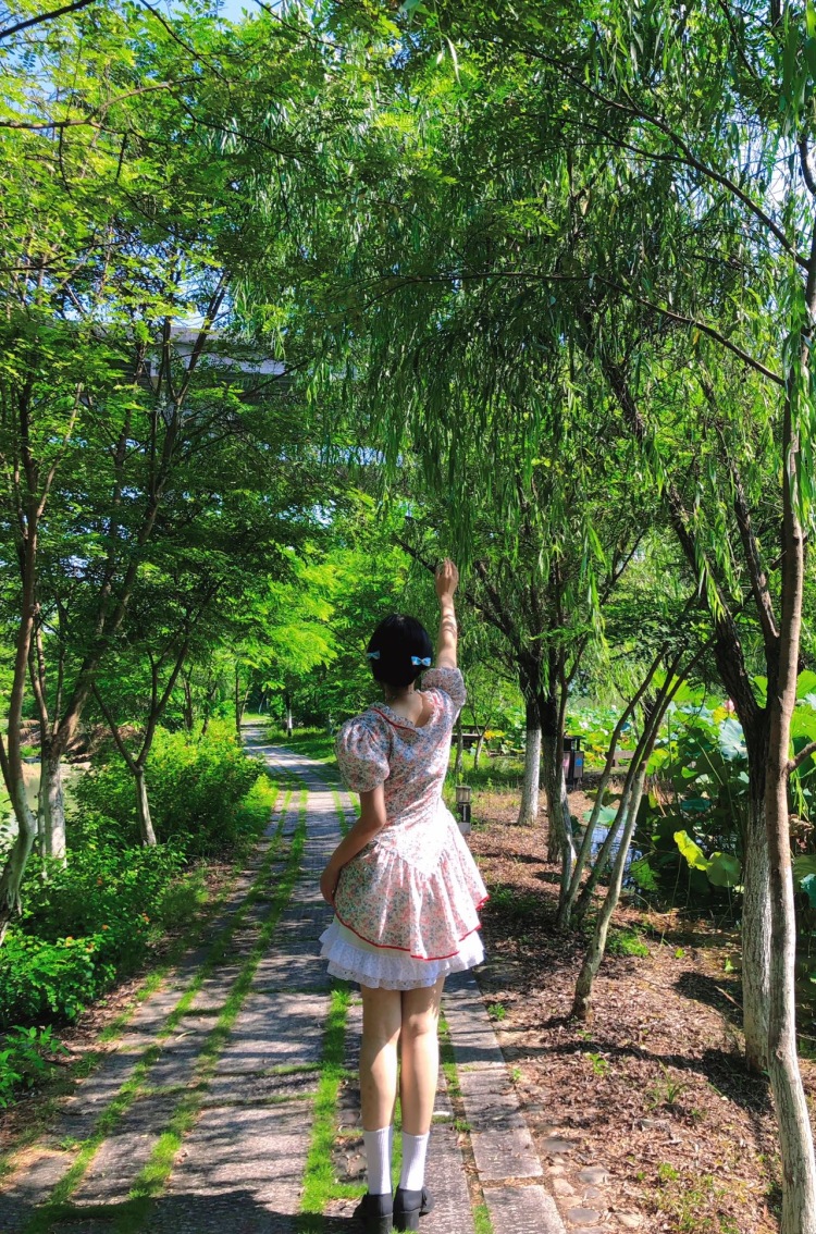 兔毛麻薯-福建省·福州市·仓山区--本人在校大学生 身高172厘米 体重95斤 接服饰拍摄 化妆品拍摄 首饰拍摄 自己有相机 出图速度快 会ps调色等等
