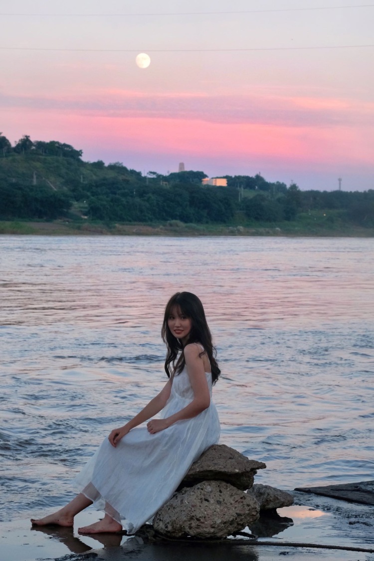香香菜菜菜-重庆市·重庆市·南岸区--160,84斤,会摄影、后期视频与修图,接寄拍衣服,各种各类的都能驾,首饰寄拍都可以,还可以修图