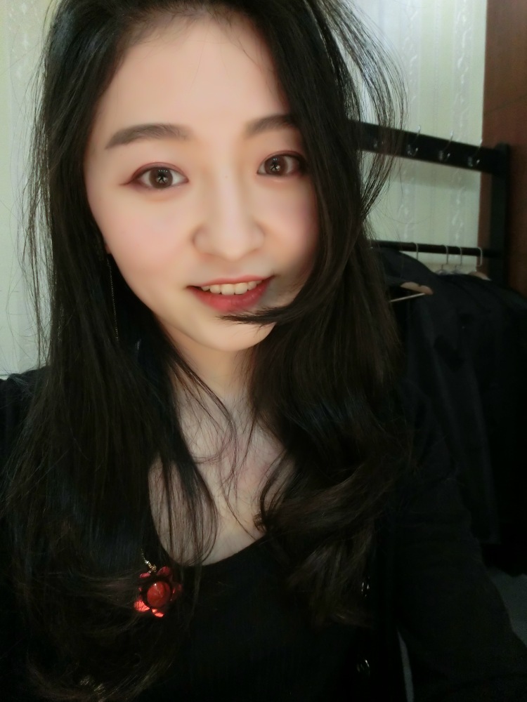 你好吗🐳-北京市·北京市·顺义区--接寄拍，衣服鞋子包包饰品化妆品均可，会拍照P图写文案，出图快！