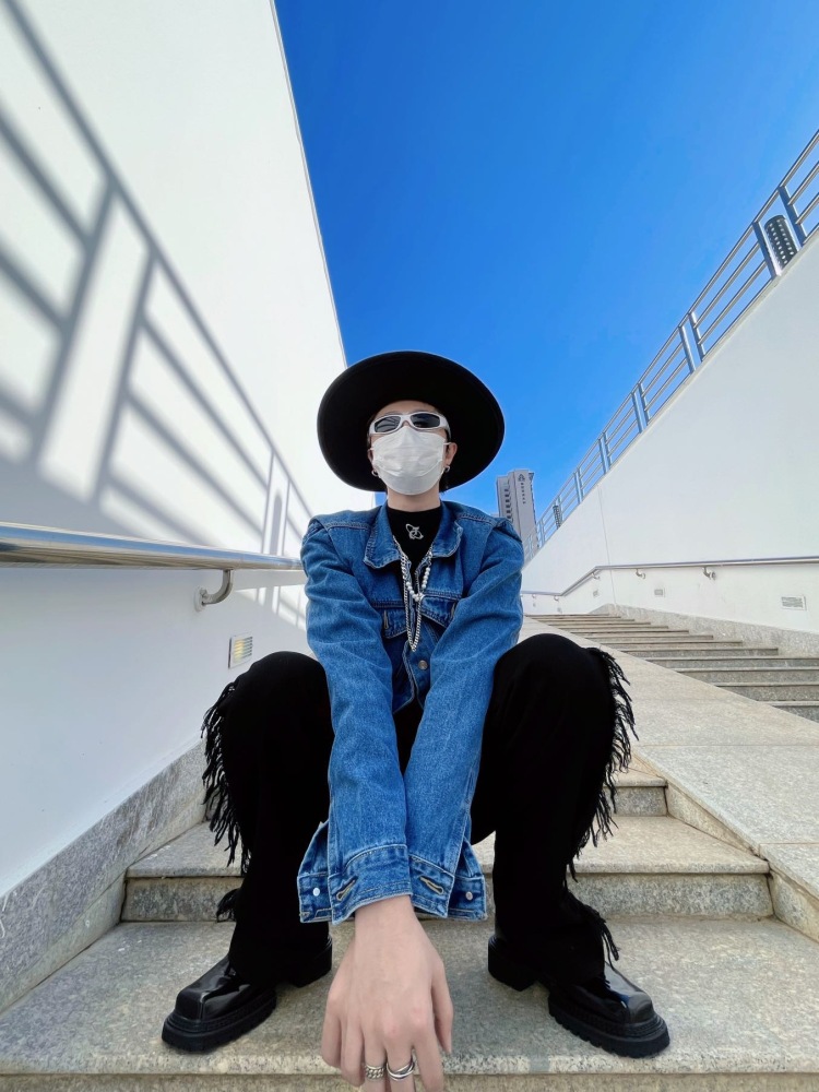 李好高 🎏-福建省·厦门市·湖里区-***-180/72 
男装接寄拍送拍，***、抖音、淘宝买家秀都可以，日常黑色系居多，日常也可以