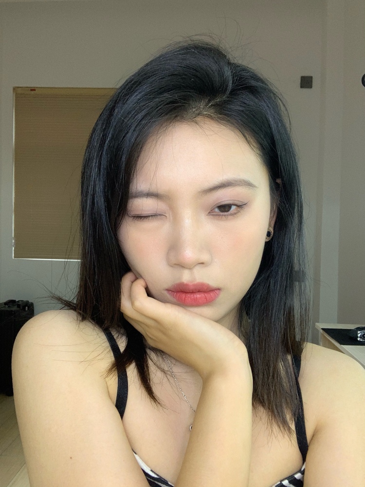 阮颖-广东省·东莞市·大岭山镇-抖音、微博-我的特长就是特别能说，其实对于我个人来说开箱测评挺不错的，同时个人长相也适合做寄拍模特