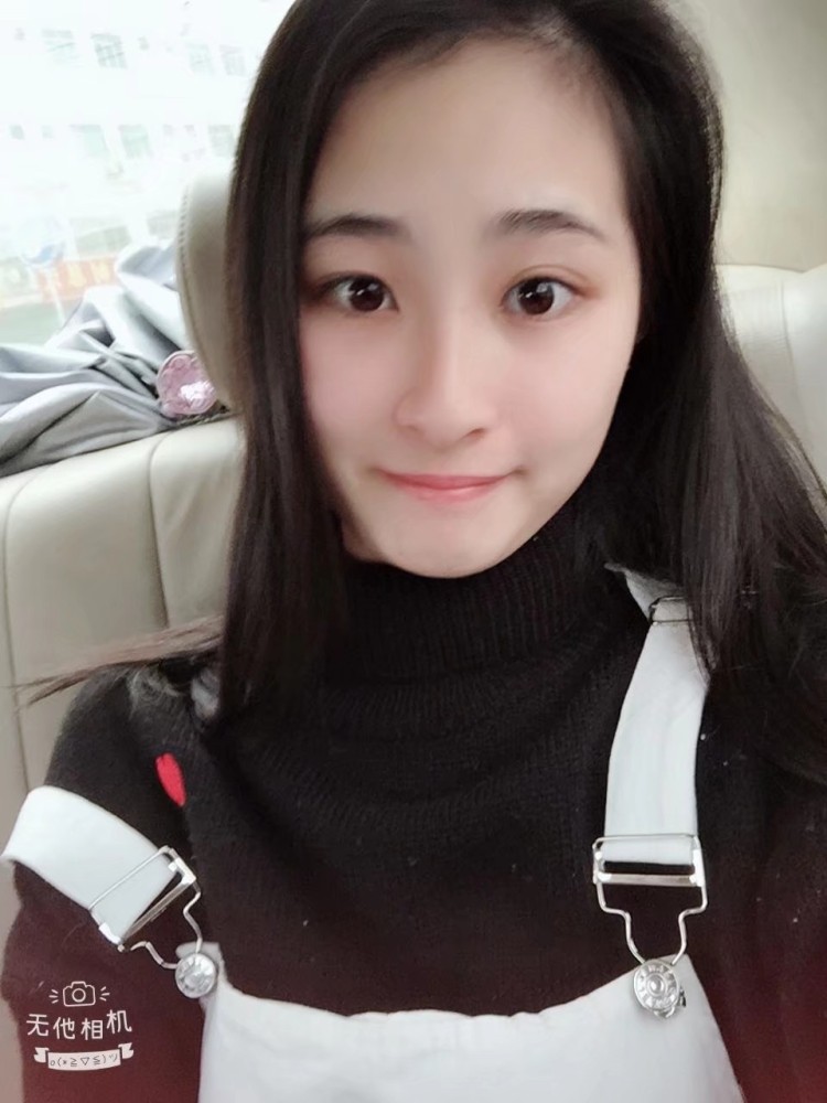 珍珠🐷-广东省·深圳市·龙岗区--本人素人,接寄拍身高158体重93斤,可爱风清新风都可,帽子鞋子包包都可以寄拍