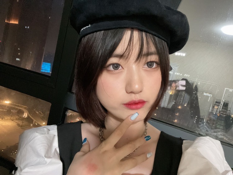 #L!p；s-浙江省·杭州市·上城区-微博、***-接寄拍、互勉摄影或妆面创作，谢绝暴露服装、私房等。身高168cm，体重50kg