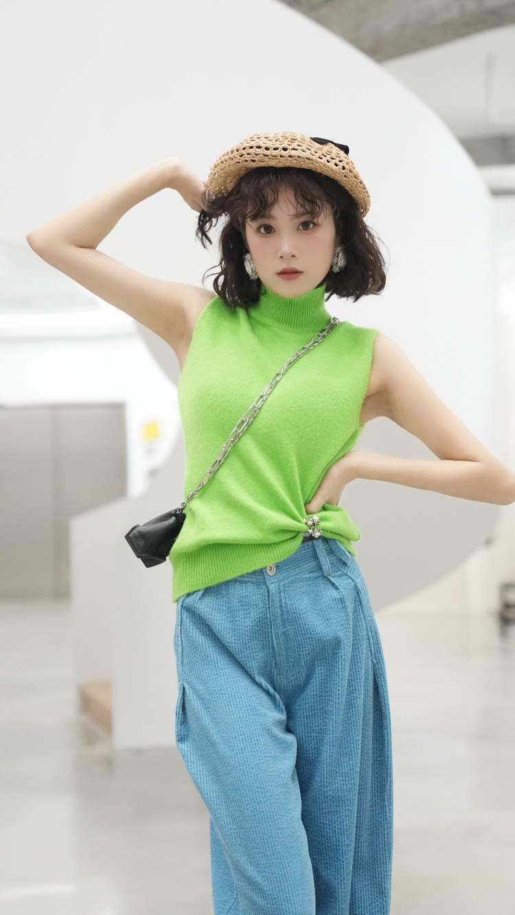 ʚ 白寻ɞคิดถึง-浙江省·温州市·乐清市-***,抖音,微信-和合作的拍照摄影师,自己会p图,还会配音。擅长搭配和设计风格,热爱小众设计师品牌。眼睛大,短发造型,脸偏小,腿长。