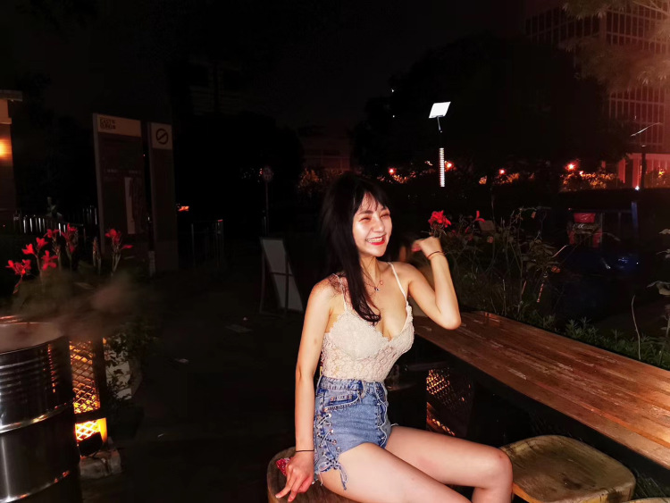 Alina-上海市·上海市·浦东新区-抖音1300➕-抖音直播过，日常比较会穿搭，身高属于小个子，158cm，44kg比例匀称 84 62 84
适合纯欲风，可爱，性感，各种风格都会尝试