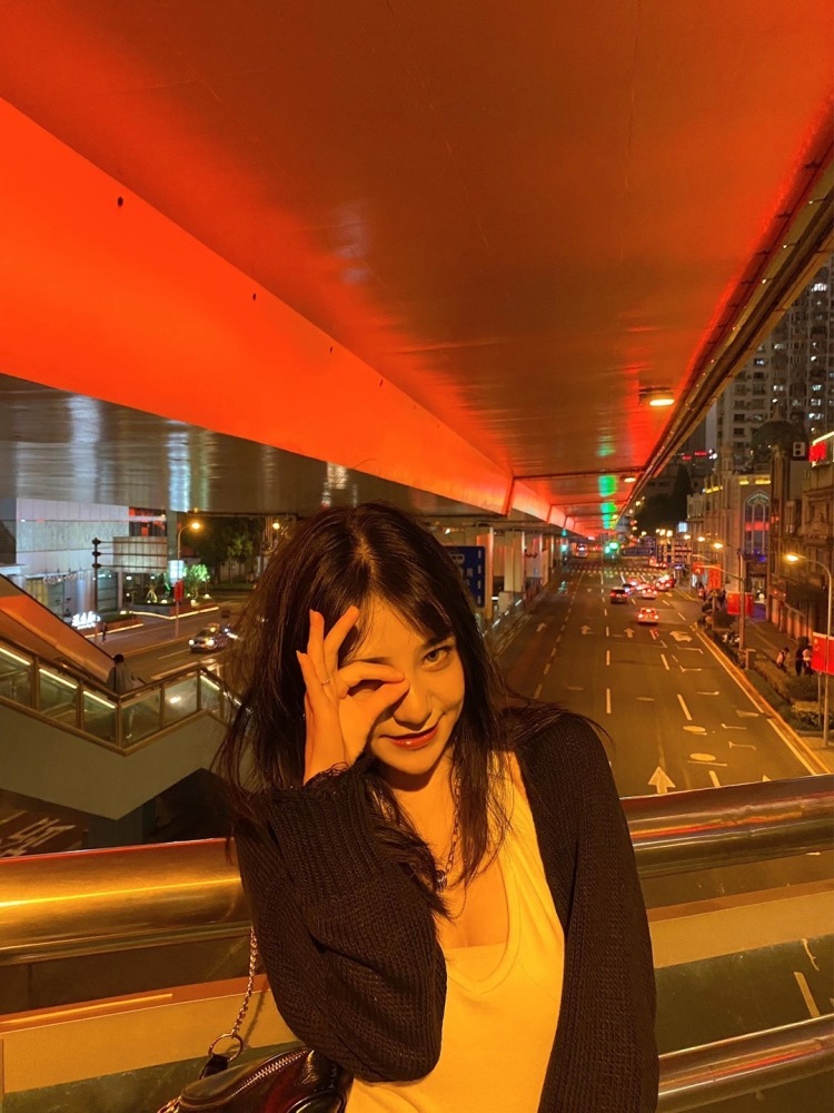 Alina-上海市·上海市·浦东新区-抖音1300➕-抖音直播过，日常比较会穿搭，身高属于小个子，158cm，44kg比例匀称 84 62 84
适合纯欲风，可爱，性感，各种风格都会尝试
