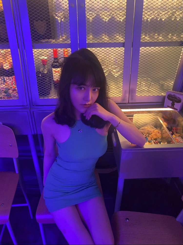 Alina-上海市·上海市·浦东新区-抖音1300➕-抖音直播过,日常比较会穿搭,身高属于小个子,158cm,44kg比例匀称 84 62 84
适合纯欲风,可爱,性感,各种风格都会尝试