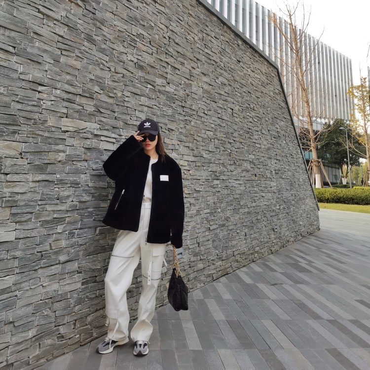 莫若MONO-江苏省·南京市·鼓楼区--接详情页,买家秀。直角肩,腰细,能撑起来衣服。适合西装大衣oversize各种外套。休闲风、大女人风,女人味,拽酷风、均可。