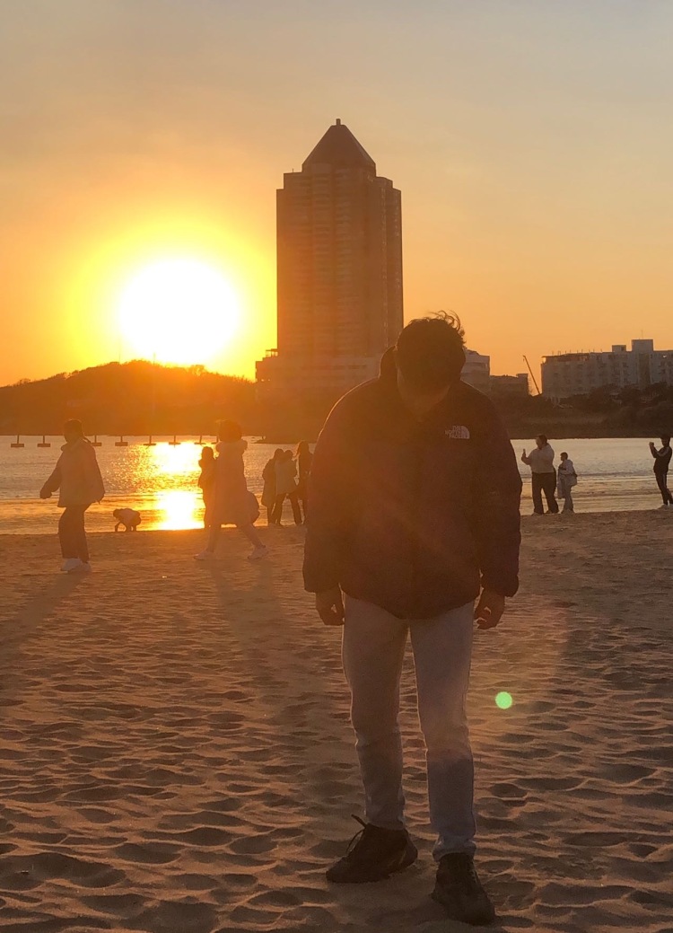 🤞🏼-山东省·青岛市·市南区--爱运动💪🏼擅长篮球🏀 了解各类关于篮球装备服饰 热爱潮服穿搭 喜欢拍照拍视频 有需要请选我!