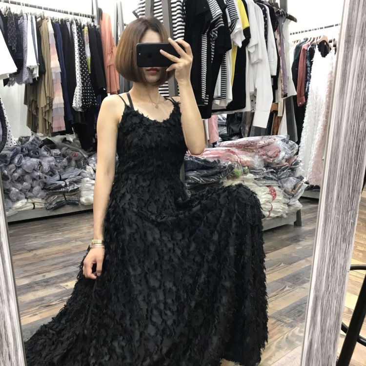墨色浓淡-江西省·上饶市·鄱阳县-抖音 b站 *** 微博 -从事服装行8年,杭州四季青工作三年,有拍版经验,对镜拍,场景拍均可。偏向欧韩风,买家秀一类都可以。 饰品包包拍摄也可以。 工作态度认真。时间自由。随时可接单。