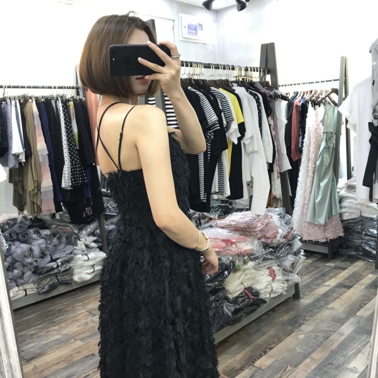墨色浓淡-江西省·上饶市·鄱阳县-抖音 b站 *** 微博 -从事服装行8年,杭州四季青工作三年,有拍版经验,对镜拍,场景拍均可。偏向欧韩风,买家秀一类都可以。 饰品包包拍摄也可以。 工作态度认真。时间自由。随时可接单。