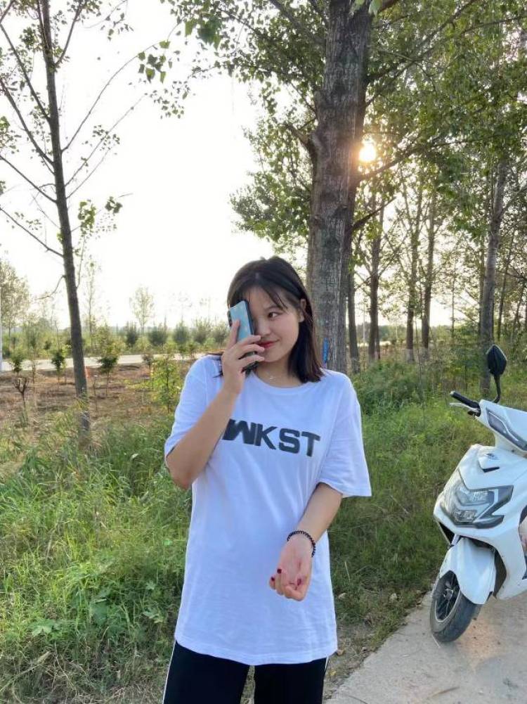 A-欧尼在努力-河南省·濮阳市·濮阳县--擅长拍照,修图之类的,学过舞蹈
可以接服装寄拍(拒绝暴露),女生装饰类以及美食类的