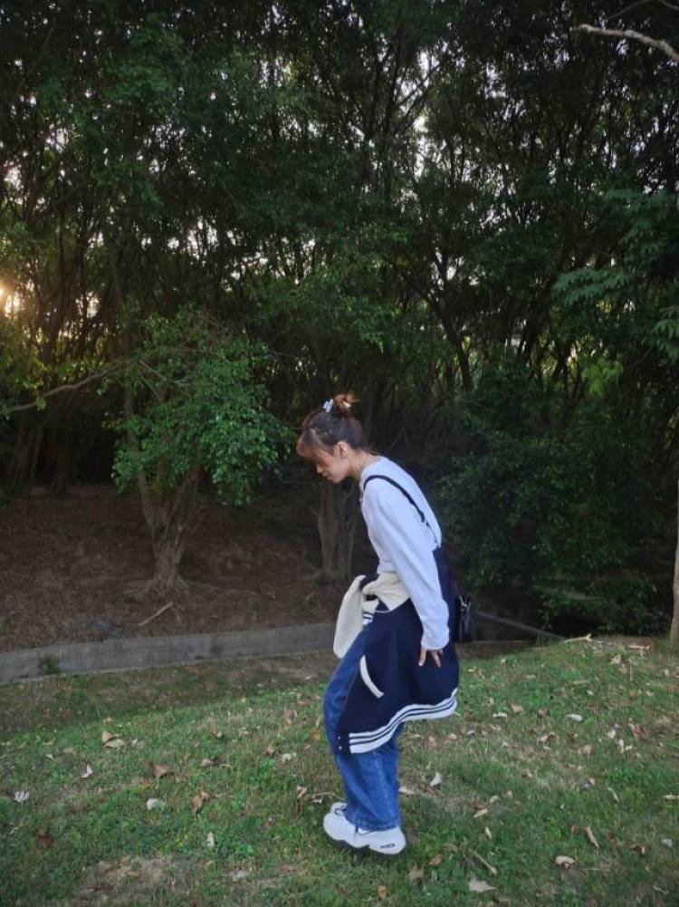 芝栖-福建省·漳州市·云霄县--会修图,有点画画基础,会唱歌,梦想当一名成功的穿搭博主。接单范围:买家秀种草、免费试用,只要不过分就可以接受