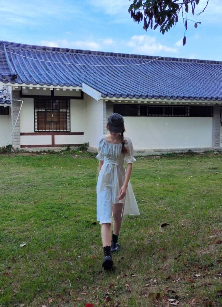 芝栖-福建省·漳州市·云霄县--会修图,有点画画基础,会唱歌,梦想当一名成功的穿搭博主。接单范围:买家秀种草、免费试用,只要不过分就可以接受