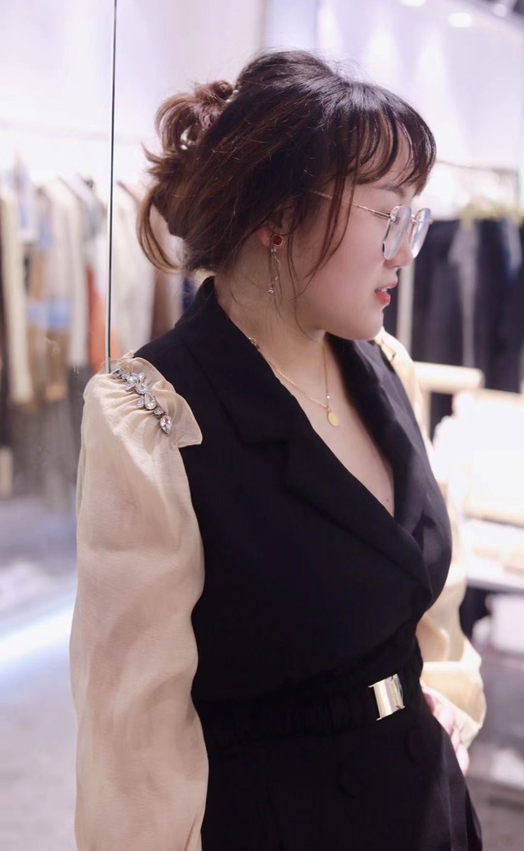 筱柔💦-江苏省·南京市·江宁区-抖音，***，大众点评-大家好～请叫我 筱柔…
个人比较喜欢拍照 会修图！！
：买家秀 开箱测评 种草
：接寄拍 送拍 约拍 探店
大众点评LV5；
***最高一篇浏览量15880，评论364条
有需要的老板可以找我哦…
年