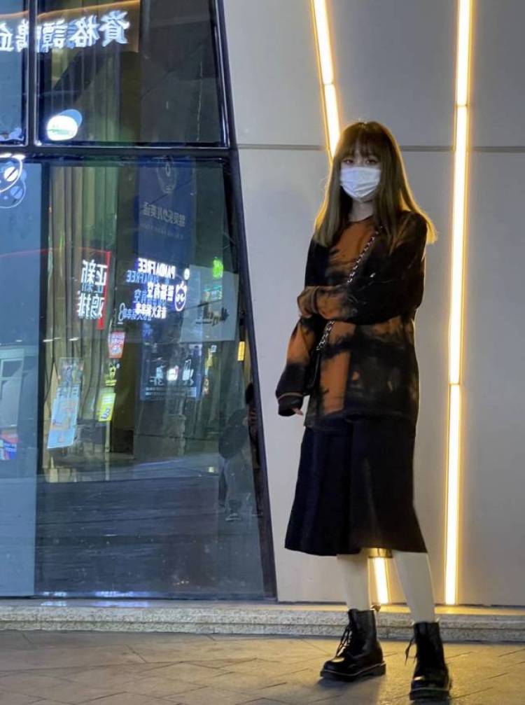 松雪酪酪-青海省·西宁市·城西区-抖音快手 搜松雪酪酪-可接寄拍送拍，买家秀，探店打卡，会修点图
年龄：21
身高：170CM
体重：47KG