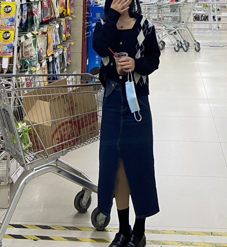 许亰欢-江西省·南昌市·东湖区--可以寄拍也可以送拍随缘
身高158体重84各种风格都可以汉服之类的小裙子也可以、出图快自己也会修图没什么大问题有问题还可以商量好说话
