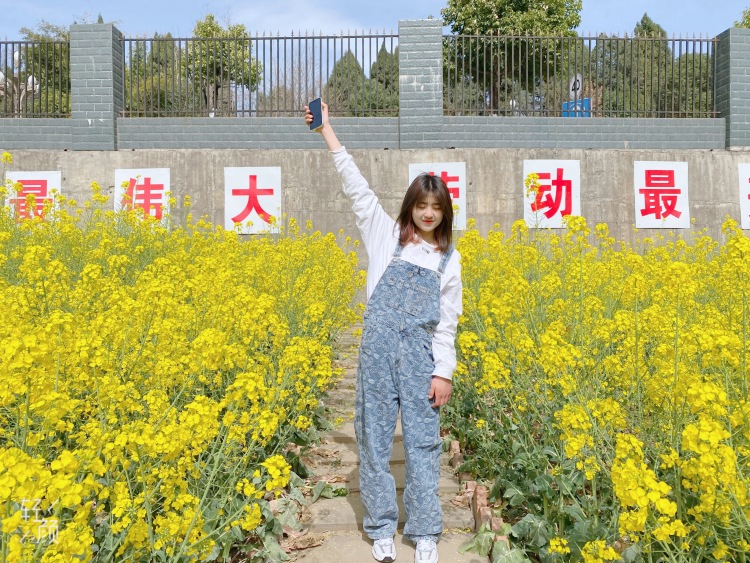 石头姐姐-四川省·成都市·都江堰市--身高170 体重55  在线接单，衣服，裤子鞋子，饰品，帽子各种风格都🉑️
