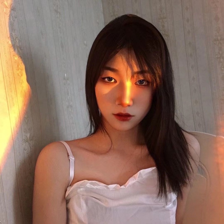 林仙鸳-河南省·洛阳市·涧西区--女,18,特长是美术,我喜欢的风格有很多,比如y2k,辣妹风,oversize,小香风,轻欧美等等,为此我还做过一些了解,以及许多青年人,学生等穿衣风格及爱好,可以从专业的角度在选择服装。我也有私藏的