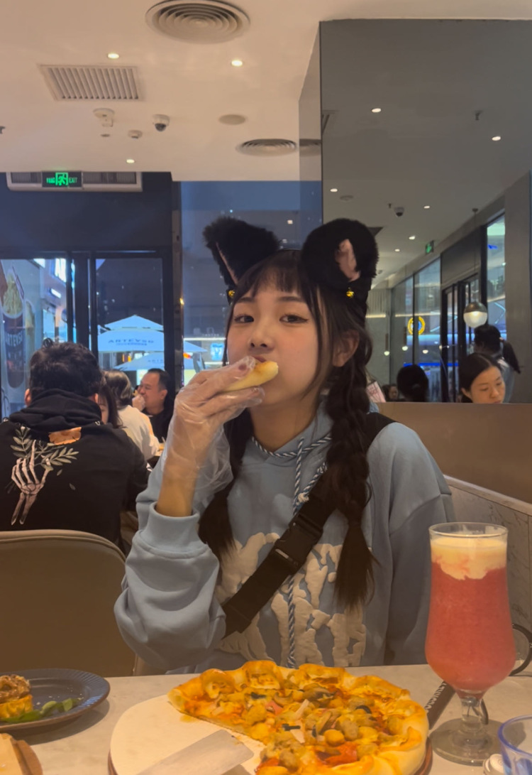 ang-广西壮族自治区·南宁市·西乡塘区--个人比较喜欢拍照 穿搭 会化妆
会修图 会做视频 什么风格都可以，都能驾驭  有需要的老板可以找我
年龄：20
身高：170
体重：58KG