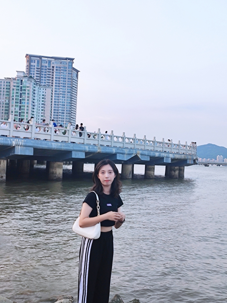 五五-广东省·珠海市·金湾区--164 51 可寄拍,当模特,吃用穿都可以接的哈!性格开朗活泼可爱,熬夜选拔赛环球形象大使,吉尼斯世界纪录“怎么减肥也减不下来”记录保持者.