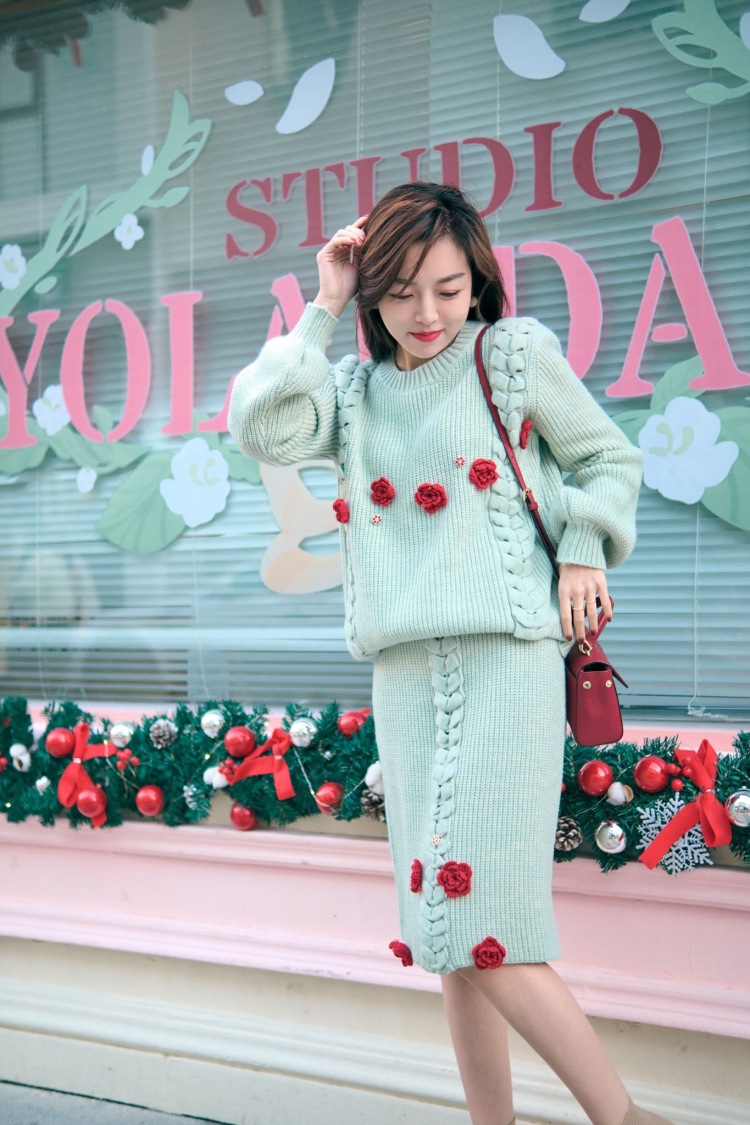 Sunshine-江苏省·苏州市·吴中区--接商拍,美瞳服饰饰品鞋子裤子都ok。
有专业摄影师和后期。(后期图片是否精修看你需要~)
可室内可室外出图。纯对镜自拍不接,他拍为主。
不脱稿!!!真诚期待与你的合作。