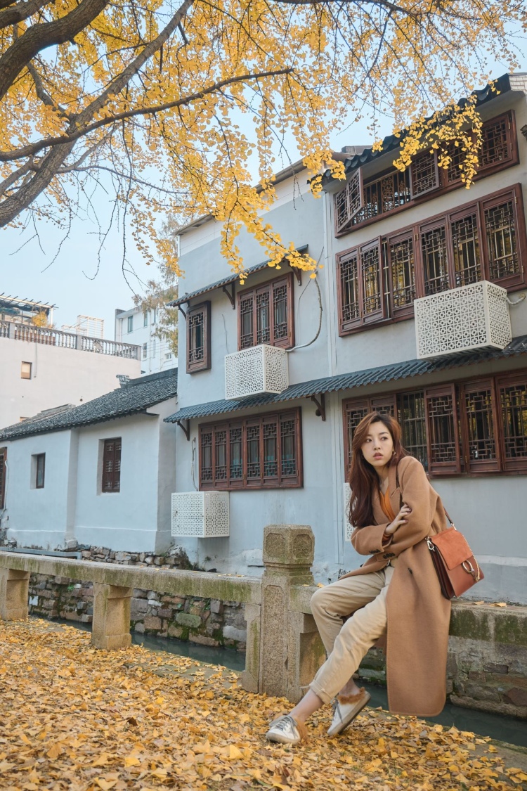 Sunshine-江苏省·苏州市·吴中区--接商拍,美瞳服饰饰品鞋子裤子都ok。
有专业摄影师和后期。(后期图片是否精修看你需要~)
可室内可室外出图。纯对镜自拍不接,他拍为主。
不脱稿!!!真诚期待与你的合作。