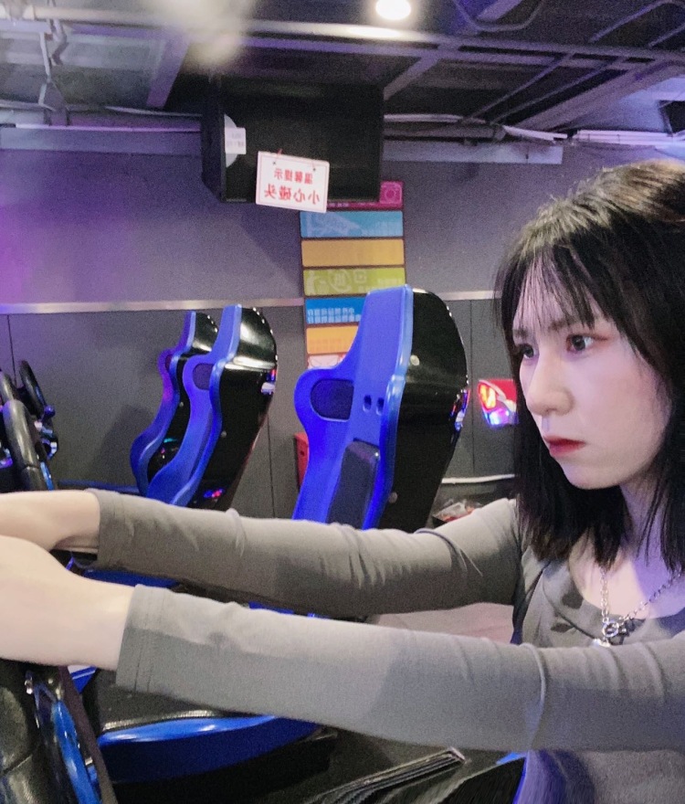 Krystal-广东省·深圳市·龙华区-抖音***-接寄拍网拍 服装饰品等 各种风格不限制 各大平台都可发布 会修图出图快效率高长期合作 ~