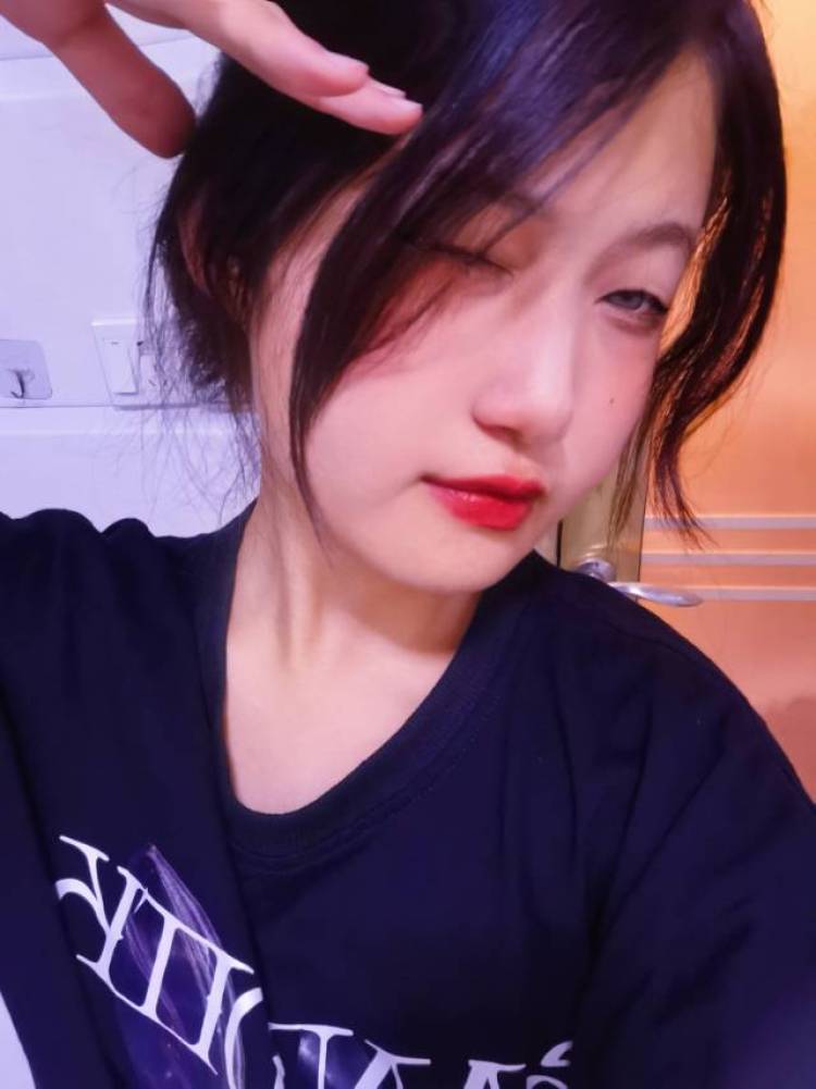 🦈-福建省·泉州市·晋江市--本人今年高一啦 是个学生党 平时很喜欢拍照p图 可以接一些彩妆推荐和寄拍 玩***抖音 价格都好商量 就是想利用闲余时间充实自己一下啦
以下是我一些近期的作品_(-ω-`_)⌒)_