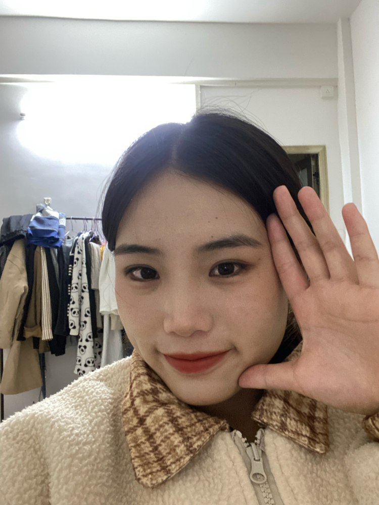 芝士掉了-广西壮族自治区·贵港市·港北区-抖音 微博-特长：拍照p图 长得还行
职业：学生
兴趣爱好：拍照买买买
身高：160体重:44kg
范围：送拍、寄拍、详情页