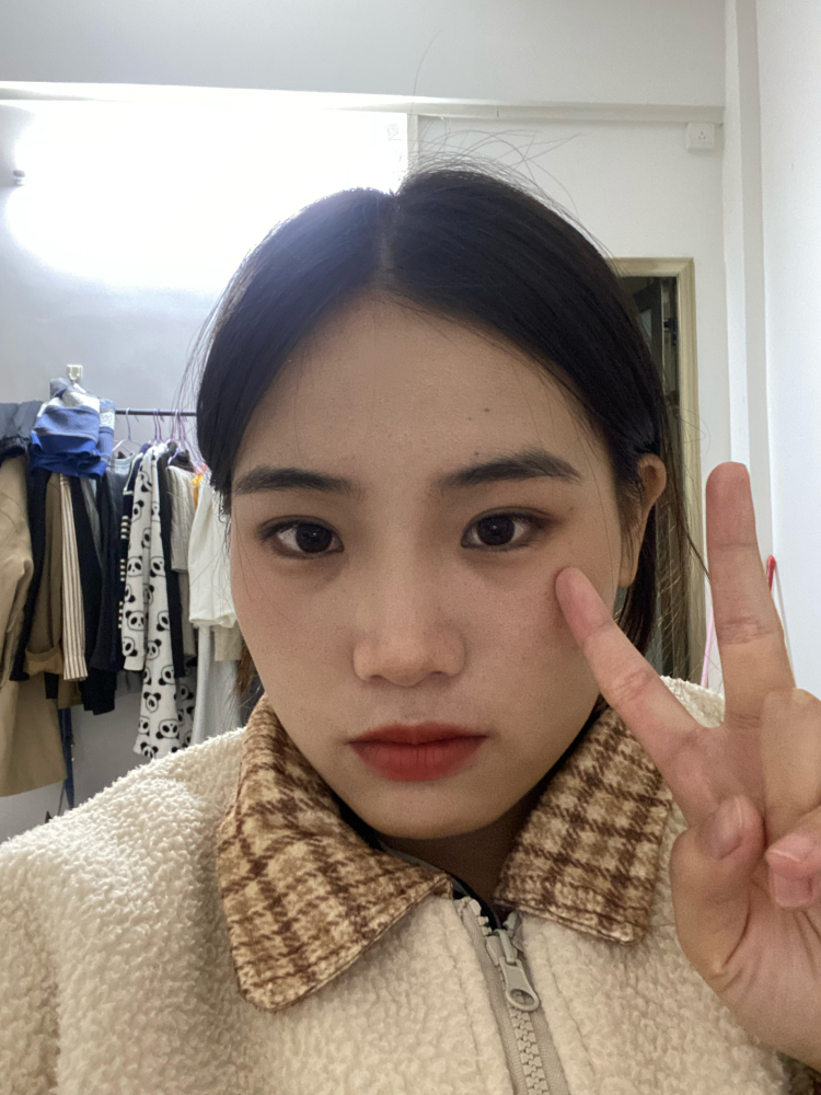 芝士掉了-广西壮族自治区·贵港市·港北区-抖音 微博-特长：拍照p图 长得还行
职业：学生
兴趣爱好：拍照买买买
身高：160体重:44kg
范围：送拍、寄拍、详情页