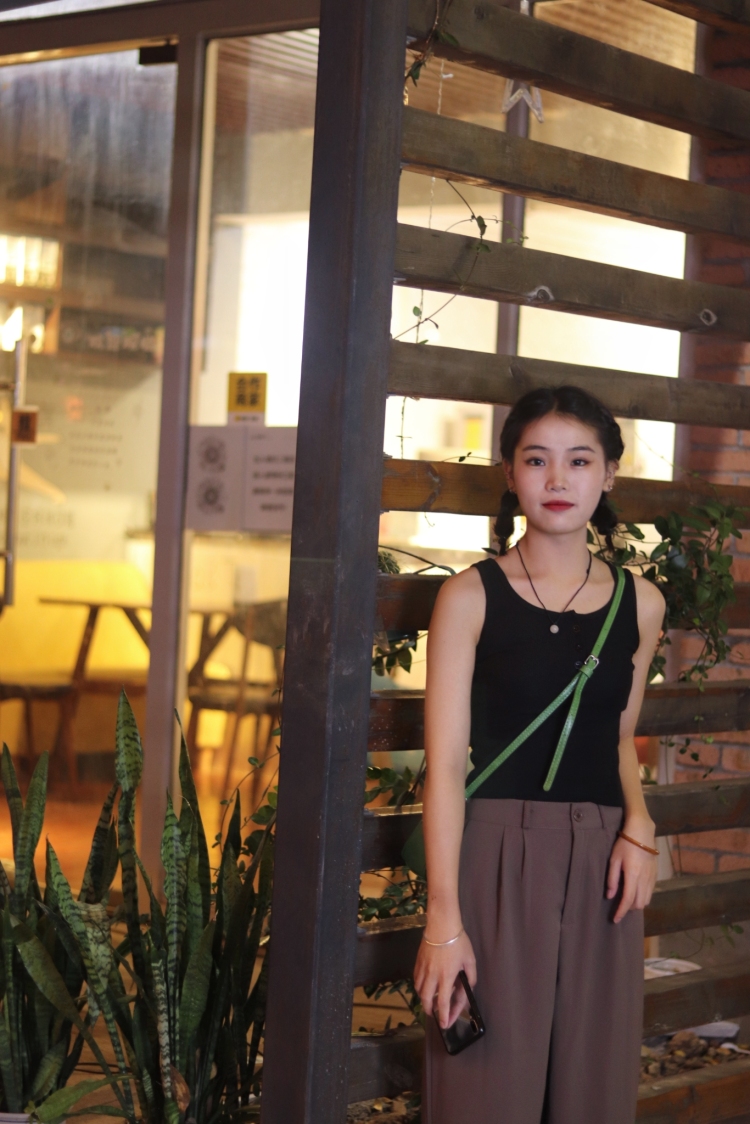 芝士掉了-广西壮族自治区·贵港市·港北区-抖音 微博-特长：拍照p图 长得还行
职业：学生
兴趣爱好：拍照买买买
身高：160体重:44kg
范围：送拍、寄拍、详情页