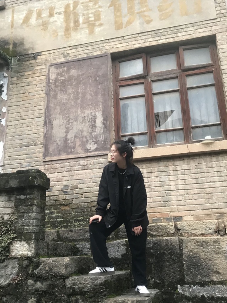 ZL-贵州省·黔南布依族苗族自治州·三都水族自治县-快手,***,抖音-本人平时喜欢拍照,会修图,喜欢穿新衣服出去拍照,喜欢尝试各种风格。
身高:160
体重:105斤
