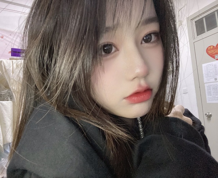 一屿汀畔-江苏省·无锡市·梁溪区-抖音-买家秀经验丰富，抖音有几千点赞，风格多变，170cm 48kg