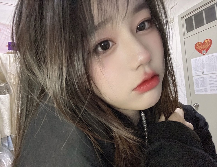 一屿汀畔-江苏省·无锡市·梁溪区-抖音-买家秀经验丰富，抖音有几千点赞，风格多变，170cm 48kg