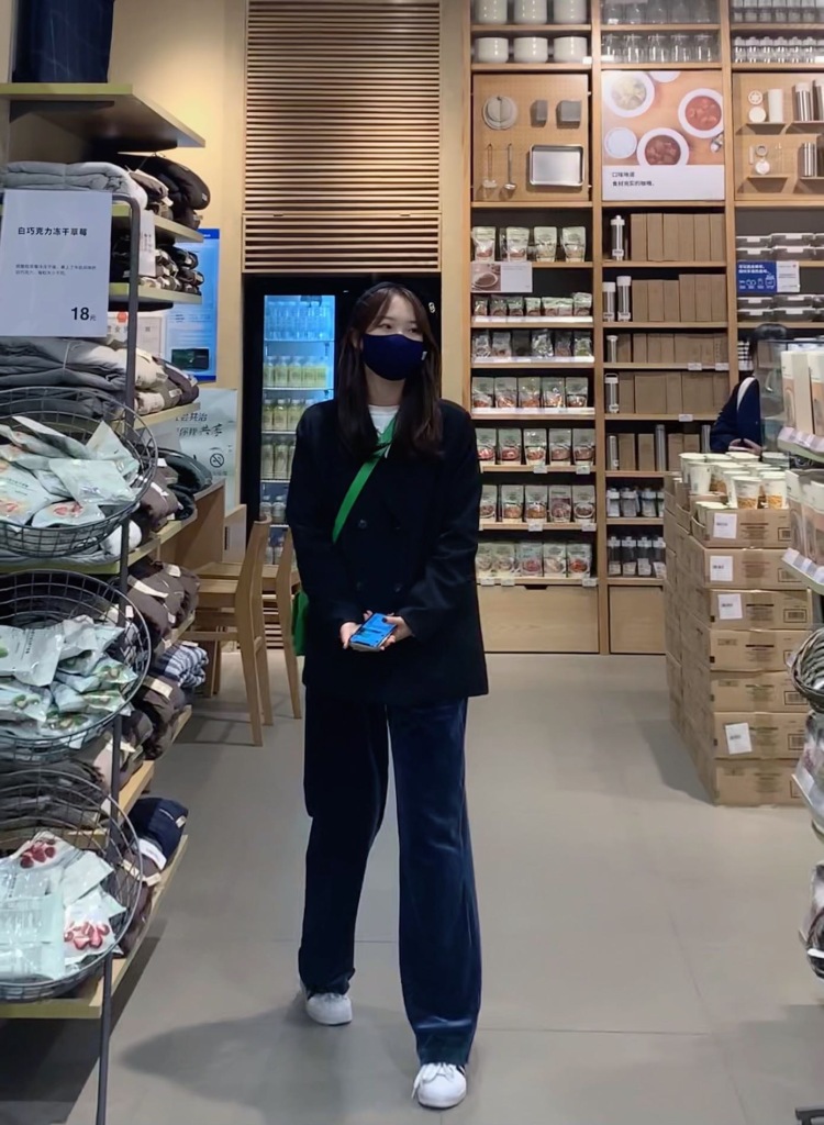 将军有喜.-山东省·青岛市·崂山区--可自拍可他拍 ,服装造型偏甜酷风,擅长拍人拍物,有摄影师,会p图调滤镜,会写点评!!