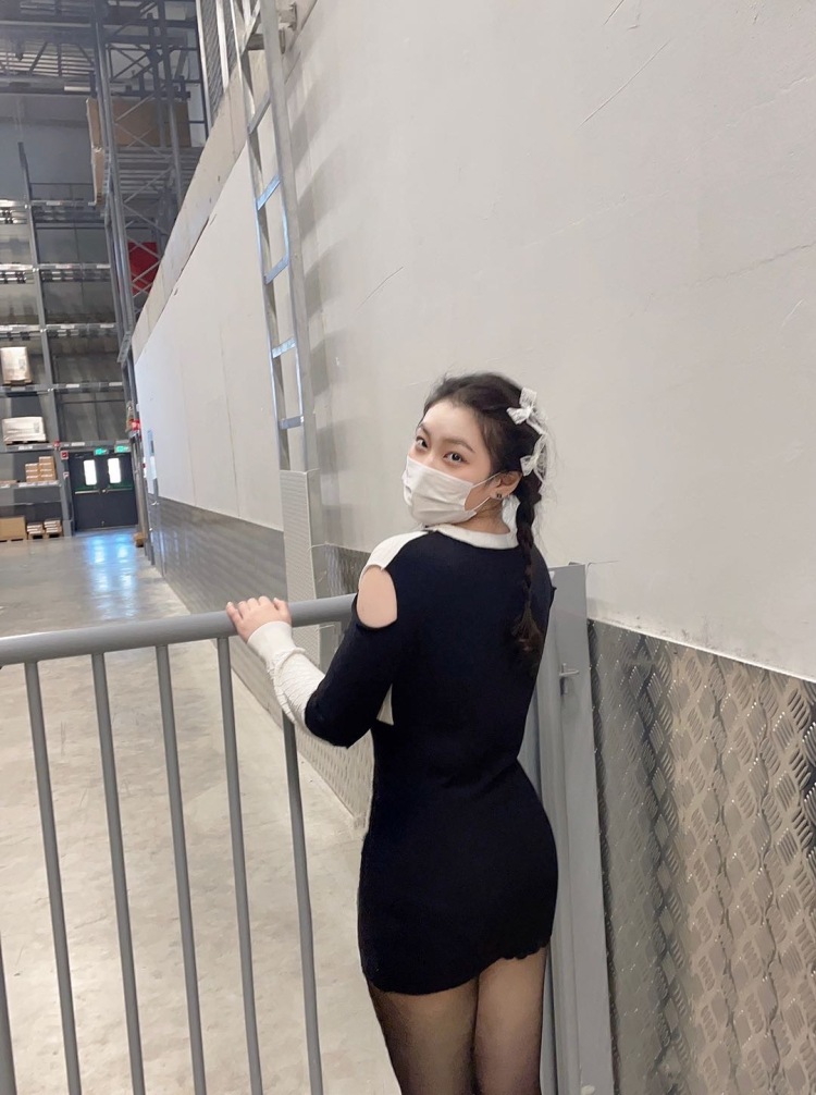 胡美丽♬-江苏省·徐州市·鼓楼区--主持人一枚 风格百变 甜美居多
身高162 体重 55kg 微胖甜美少女
微胖穿搭商家 配饰或鞋帽商家都🉑联系