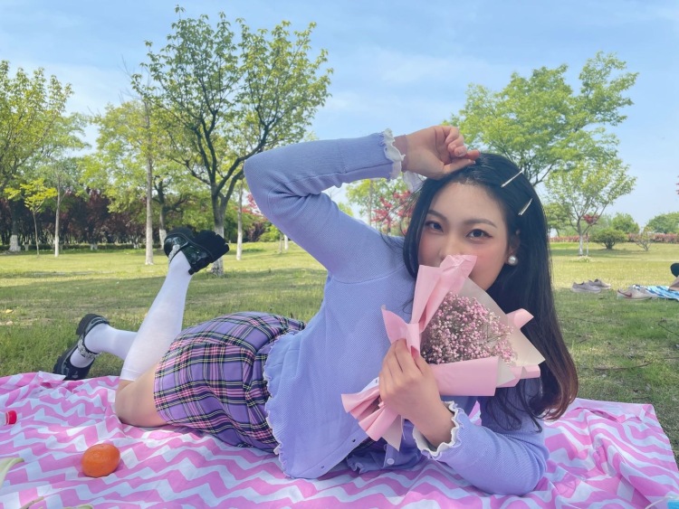 胡美丽♬-江苏省·徐州市·鼓楼区--主持人一枚 风格百变 甜美居多
身高162 体重 55kg 微胖甜美少女
微胖穿搭商家 配饰或鞋帽商家都🉑联系