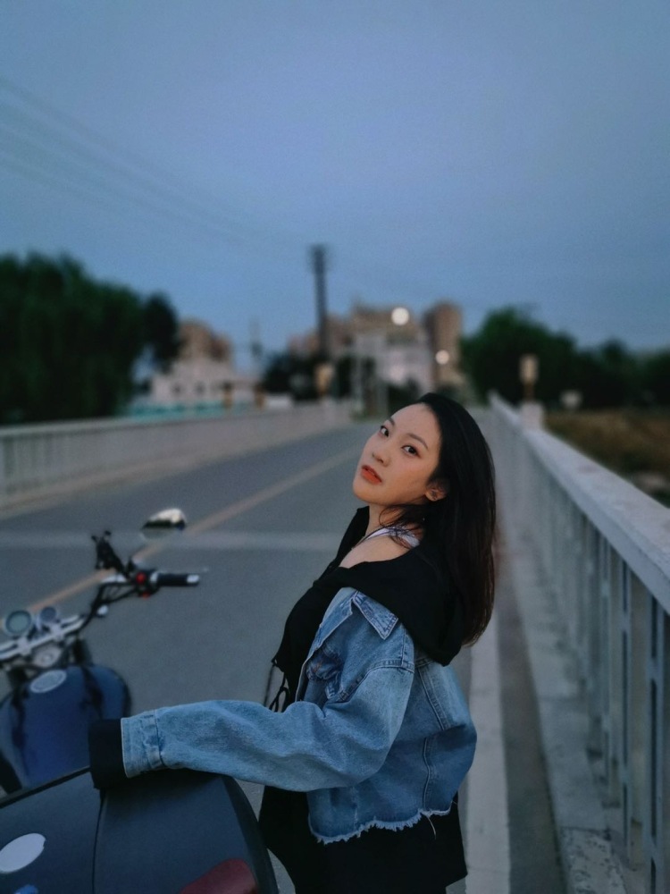 胡美丽♬-江苏省·徐州市·鼓楼区--主持人一枚 风格百变 甜美居多
身高162 体重 55kg 微胖甜美少女
微胖穿搭商家 配饰或鞋帽商家都🉑联系