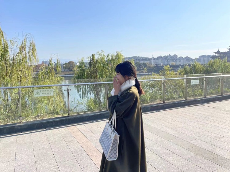 🍓-安徽省·黄山市·屯溪区--学生 比较喜欢拍照 拍好看的照片 偏网红风 一直在接拍买家秀的单子 暂时只能买家秀 寄拍等