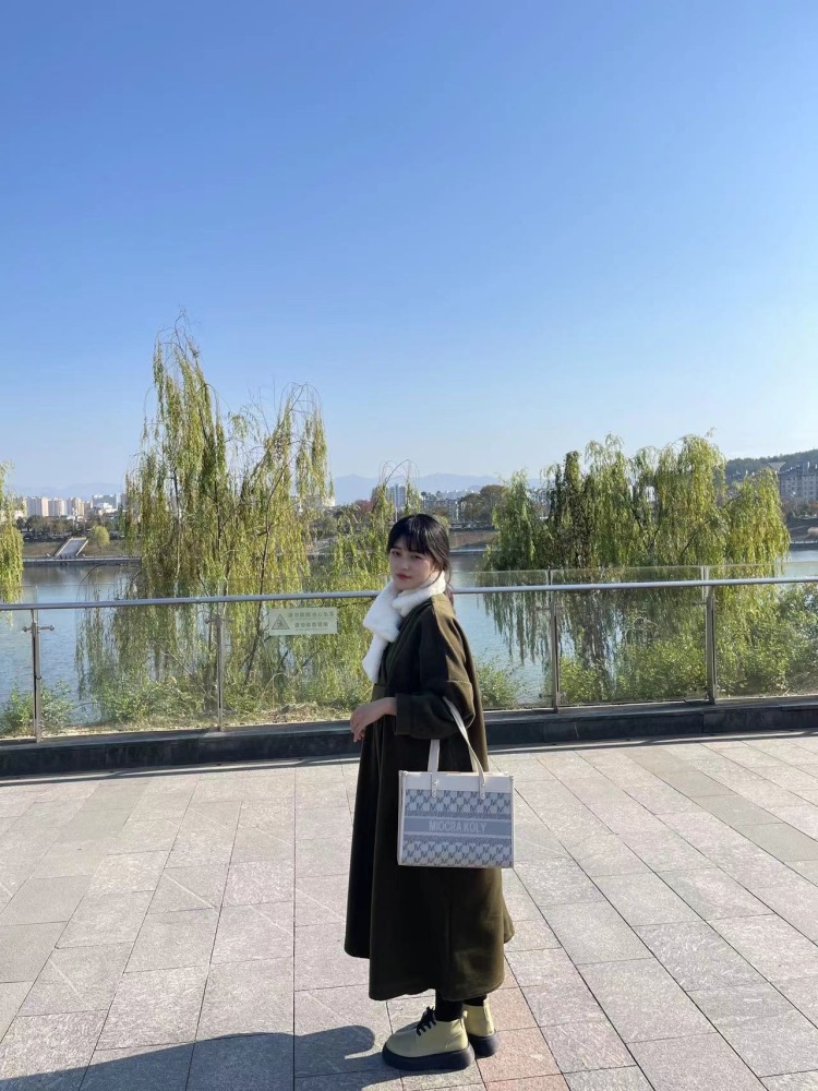 🍓-安徽省·黄山市·屯溪区--学生 比较喜欢拍照 拍好看的照片 偏网红风 一直在接拍买家秀的单子 暂时只能买家秀 寄拍等