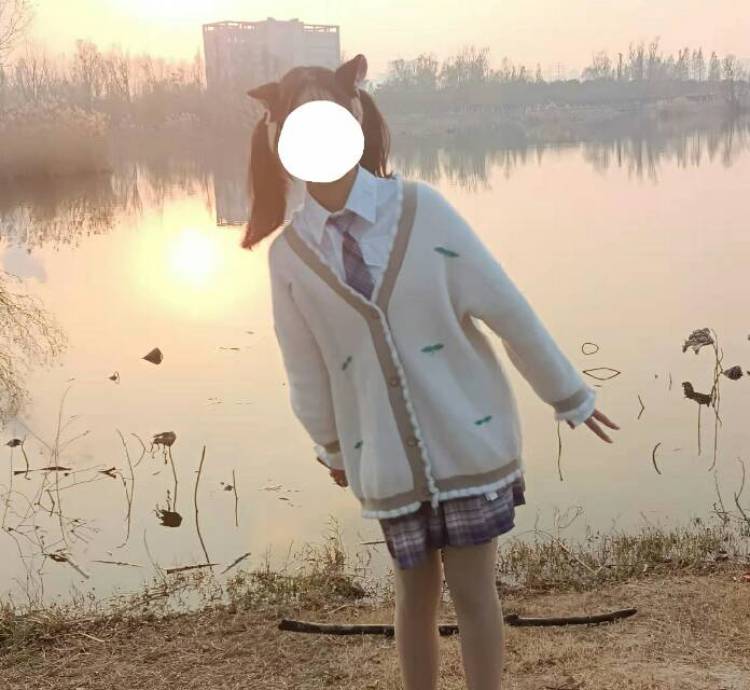 R。-河南省·平顶山市·新华区-快手 ***-可以拍衣服首饰之类的，身材是偏瘦，画画什么也都可以，开箱测评也接，时间星期六星期天充足，唱歌跳舞也学过，风格御姐萝莉也都ok！希望各位商家大大看看我！
