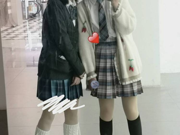 R。-河南省·平顶山市·新华区-快手 ***-可以拍衣服首饰之类的,身材是偏瘦,画画什么也都可以,开箱测评也接,时间星期六星期天充足,唱歌跳舞也学过,风格御姐萝莉也都ok!希望各位商家大大看看我!