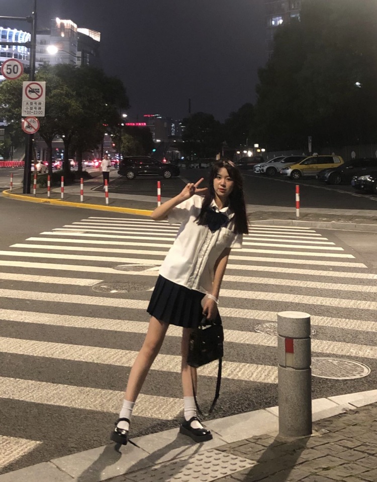 H-江苏省·苏州市·吴中区--饰品 服装 包包之类的都可以接拍，风格多变，淘宝pdd 都可，身高168体重50kg面向全国