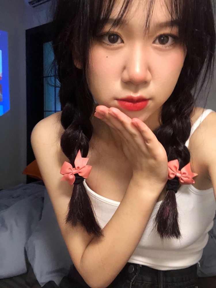 H-江苏省·苏州市·吴中区--饰品 服装 包包之类的都可以接拍，风格多变，淘宝pdd 都可，身高168体重50kg面向全国